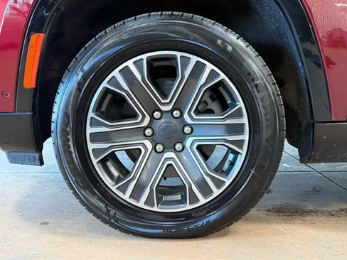 Used 2024 Jeep Wagoneer Series II image 8