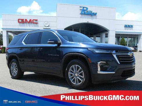Used 2022 Chevrolet Traverse LT FWD image 1