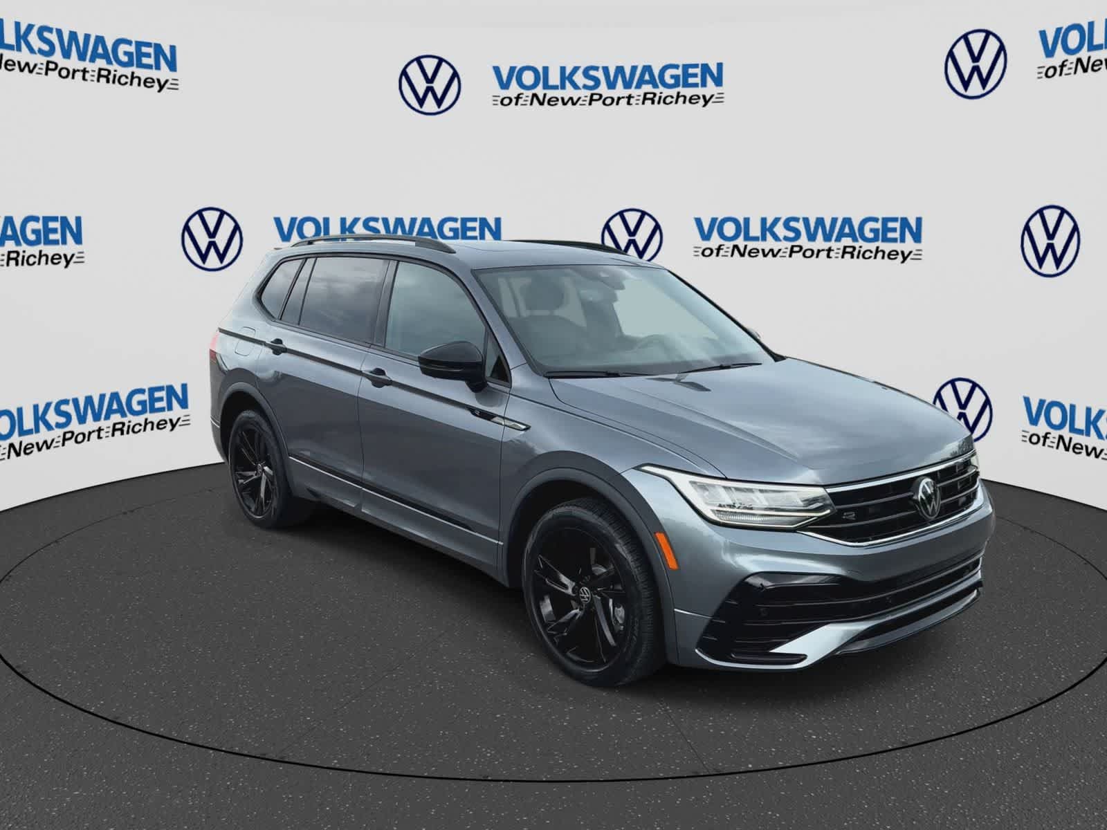 Used 2024 Volkswagen Tiguan SE R-Line FWD image 2