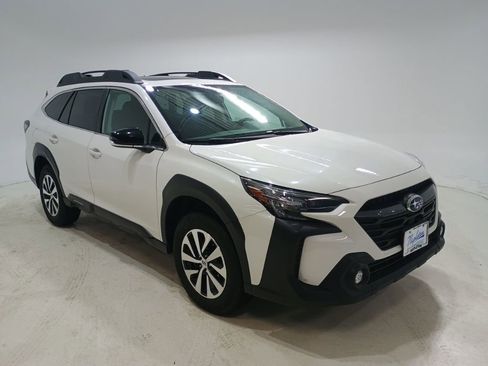 Used 2025 Subaru Outback Premium AWD/4WD image 1