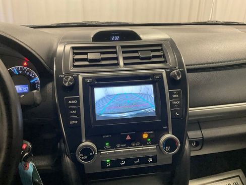 Used 2014 Toyota Camry SE FWD image 16