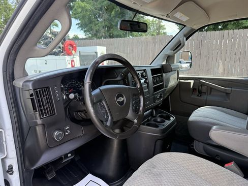 Used 2022 Chevrolet Express 3500 Extended w/ Driver Convenience Package RWD image 28