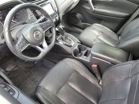 Used 2020 Nissan Rogue SL w/ Premium Package image 4