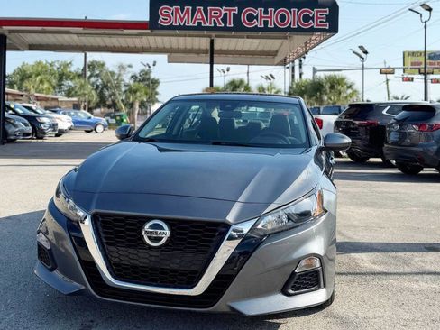 Used 2022 Nissan Altima 2.5 S FWD image 2