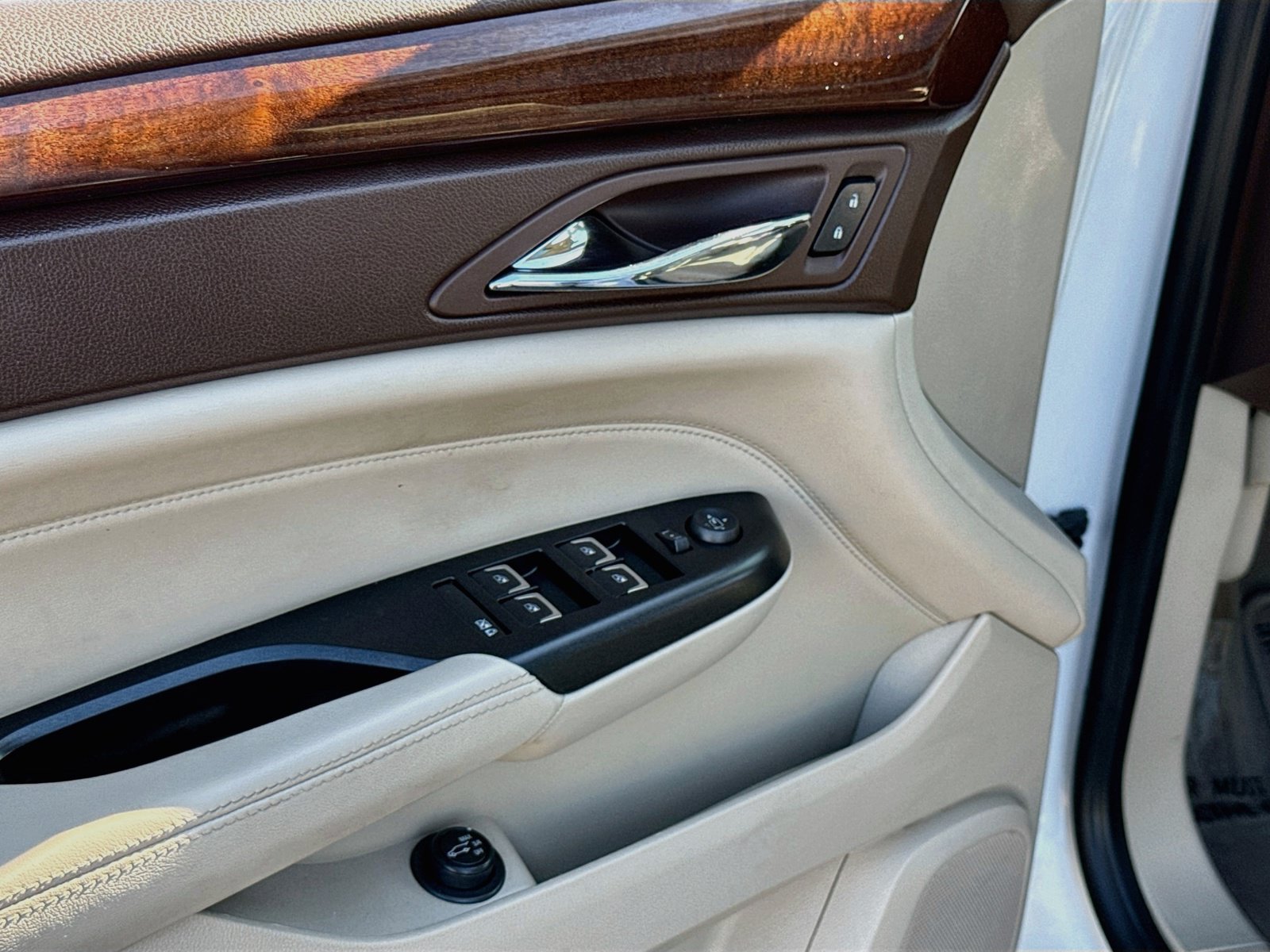 Used 2015 Cadillac SRX Luxury AWD/4WD image 11
