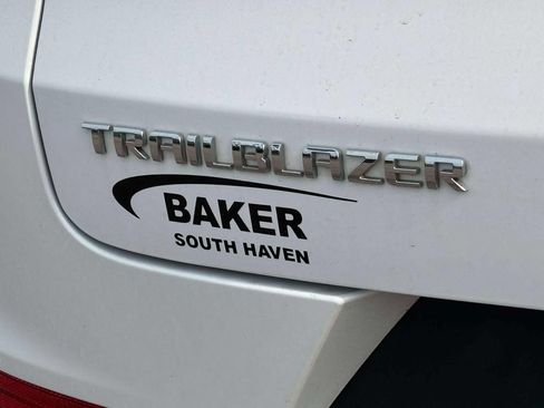 Used 2023 Chevrolet TrailBlazer LT FWD image 33