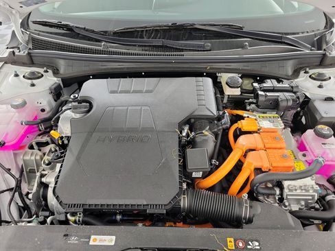 New 2025 Hyundai Elantra Limited image 34