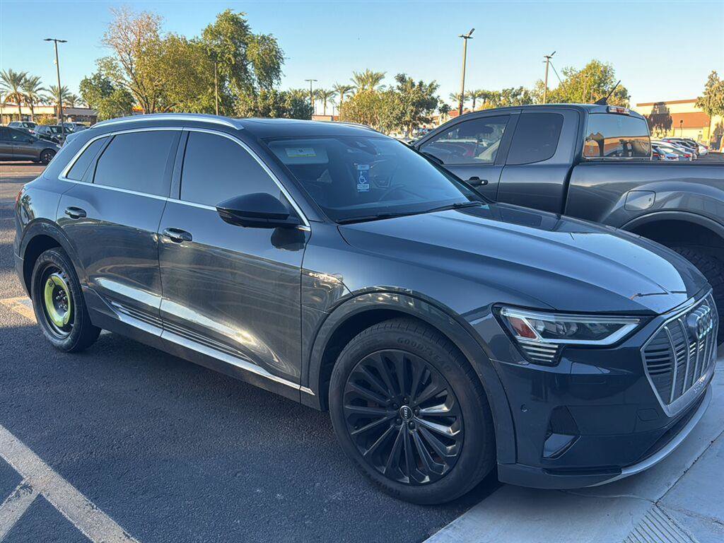 Used 2019 Audi e-tron Prestige w/ Prestige Package AWD/4WD image 1
