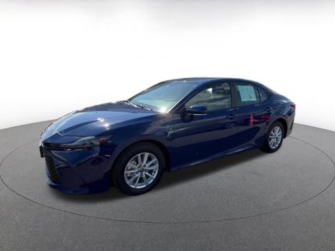 Used 2025 Toyota Camry LE FWD image 8