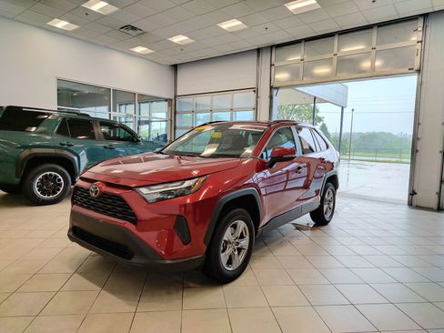 Used 2025 Toyota RAV4 XLE FWD image 5