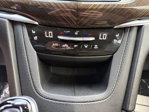 Used 2023 Cadillac XT6 Premium Luxury w/ Platinum Package AWD/4WD image 23
