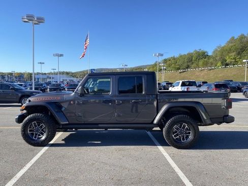 Used 2022 Jeep Gladiator Mojave w/ Cold Weather Group image 2