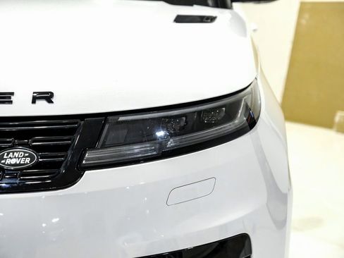 Used 2023 Land Rover Range Rover Sport SE Dynamic image 42