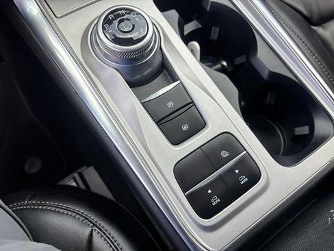 Used 2023 Ford Explorer XLT w/ Equipment Group 202A RWD image 18