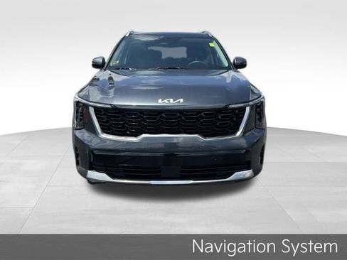 Certified 2024 Kia Sorento S w/ Panoramic Sunroof Package FWD image 3