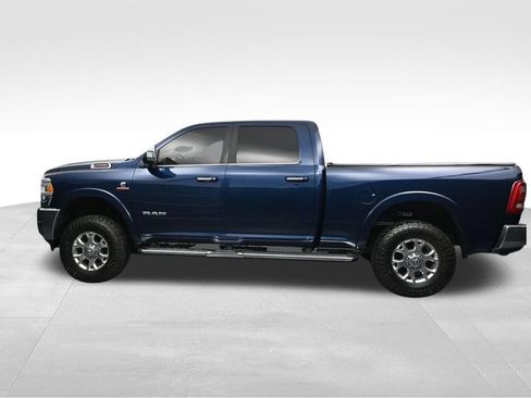 Used 2022 RAM 2500 Laramie AWD/4WD image 2
