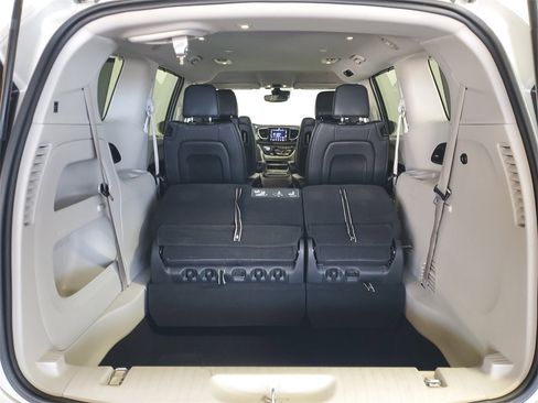 Used 2020 Chrysler Pacifica Touring-L Plus w/ Tire & Wheel Group image 25