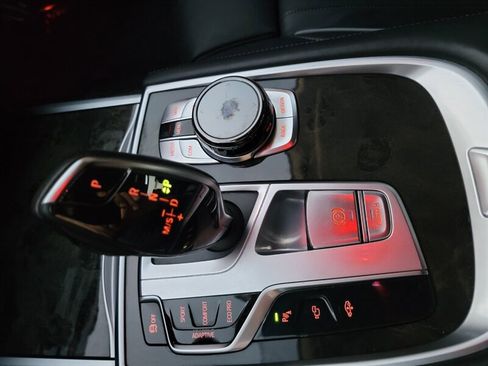 Used 2017 BMW 750Li xDrive image 25