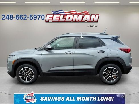 Used 2024 Chevrolet TrailBlazer LT w/ LT Cold Weather Package AWD/4WD image 2