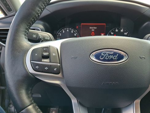 Used 2020 Ford Explorer XLT w/ Equipment Group 202A AWD/4WD image 23