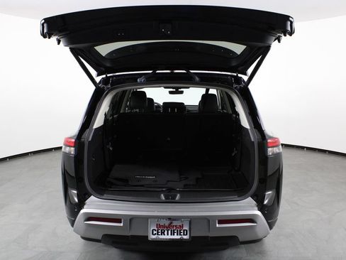 Certified 2023 Nissan Pathfinder SL w/ Black Appearance Package FWD image 17