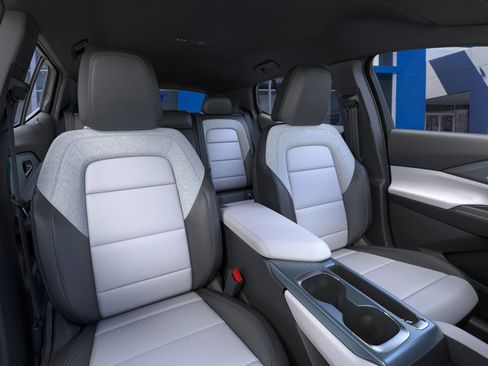 New 2026 Chevrolet Equinox EV LT image 18