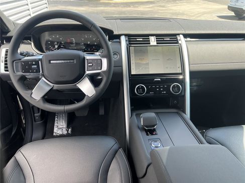 New 2025 Land Rover Discovery S AWD/4WD image 8