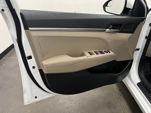 Used 2020 Hyundai Elantra SE w/ Convenience Package (C2) FWD image 12