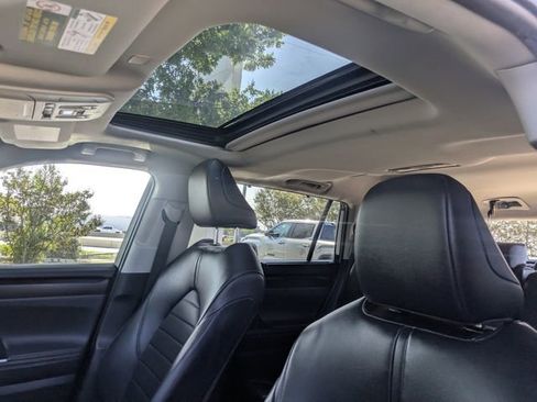 Used 2022 Toyota Highlander XLE image 28