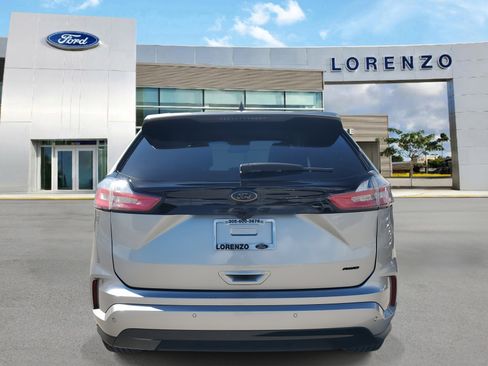 Certified 2024 Ford Edge SE w/ Black Appearance Package image 6