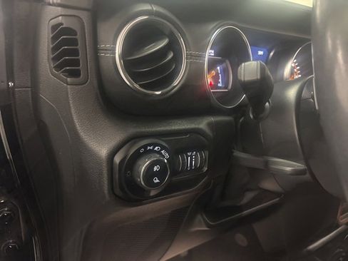 Used 2021 Jeep Gladiator Overland w/ Popular Equipment Package image 15