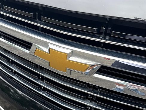 Used 2023 Chevrolet Suburban LT AWD/4WD image 30