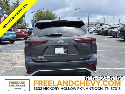 Used 2024 Toyota Highlander XSE AWD/4WD image 4