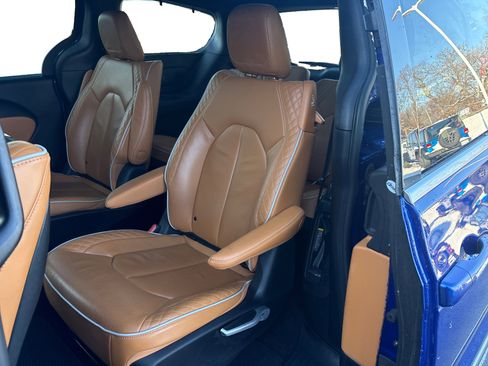 Used 2021 Chrysler Pacifica Pinnacle image 10