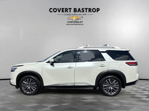 Used 2024 Nissan Pathfinder SL w/ SL Premium Package image 3