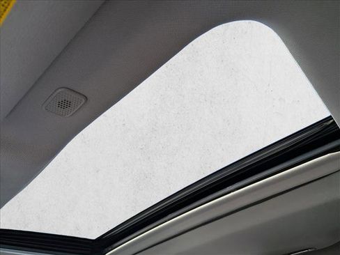 Used 2023 Toyota Highlander XLE image 15