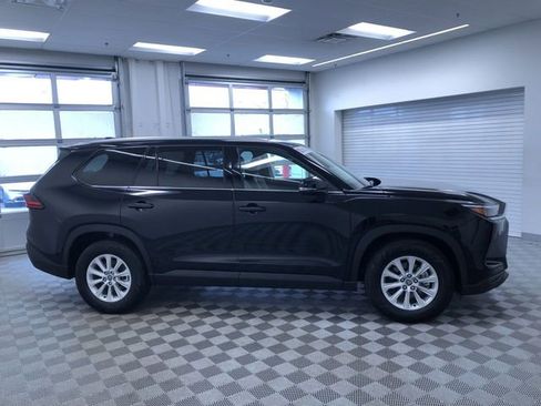 Certified 2025 Toyota Grand Highlander AWD image 37