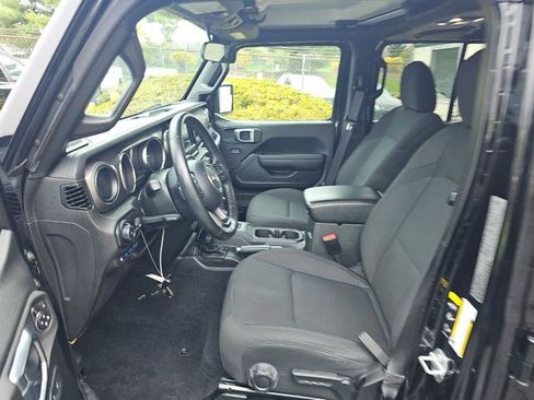 Used 2023 Jeep Wrangler Unlimited w/ Cold Weather Group image 10