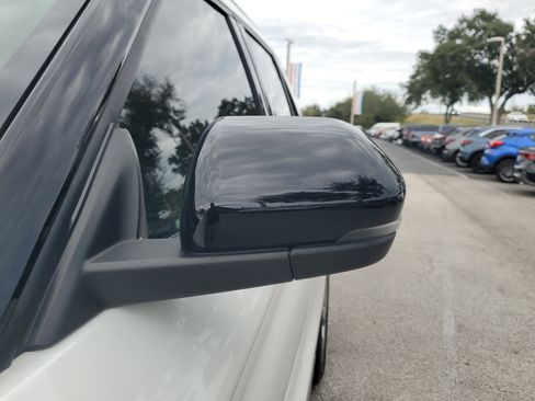 Used 2020 Ford Explorer Platinum w/ Premium Technology Package image 4