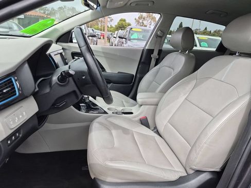 Used 2018 Kia Niro EX Premium FWD image 19
