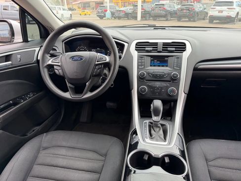 Used 2015 Ford Fusion SE image 25