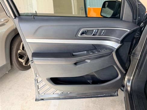 Used 2016 Ford Explorer XLT w/ Equipment Group 202A FWD image 10