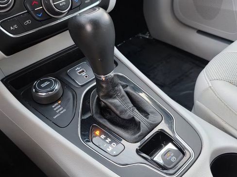 Used 2020 Jeep Cherokee Limited w/ Technology Group image 34