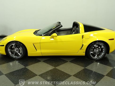 Used 2007 Chevrolet Corvette Coupe RWD image 2