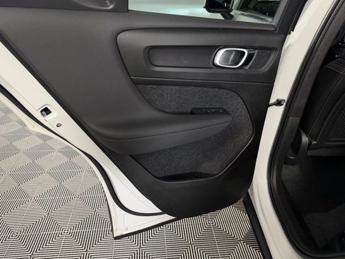 Used 2025 Volvo XC40 B5 Core image 27