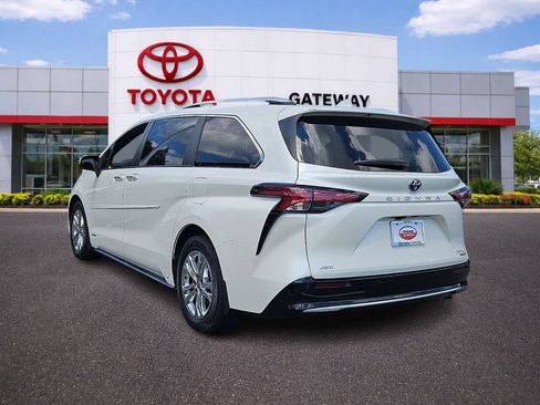 Used 2021 Toyota Sienna Platinum AWD/4WD image 7