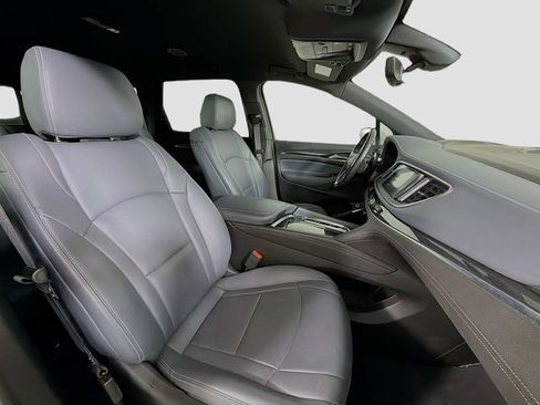 Used 2024 Buick Enclave Premium image 32