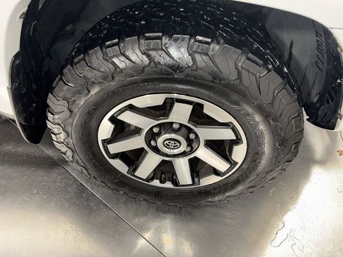 Used 2018 Toyota 4Runner TRD Off-Road Premium w/ Wilderness Package image 17