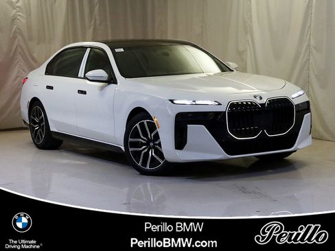 Used 2025 BMW 740i xDrive w/ Executive Package image 1