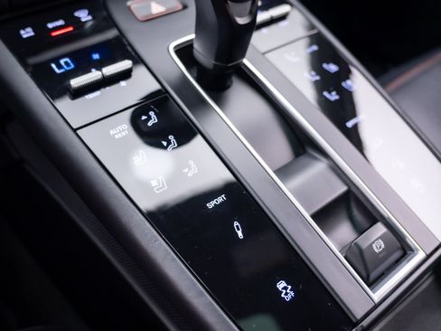 Certified 2023 Porsche Macan S AWD/4WD image 26